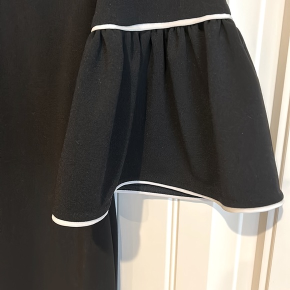 Same dress pictured that says sold. Sale never happened. - Picture 5 of 6